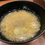 タケブエ - とろろ昆布の味噌汁。