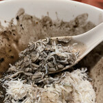 酒肴場 屯 - 残ったスープに白飯投入でイカ墨リゾット風に