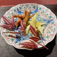 Ji-Cube - 白魚 2種の味わい（カラスミと山椒塩、醤油と砂糖を煮詰めたソース）