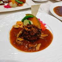 神戸牛洋食アモナ - ソースにお肉混ざってる
