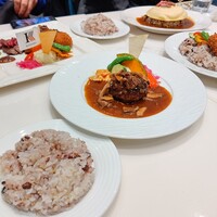 神戸牛洋食アモナ - 全貌