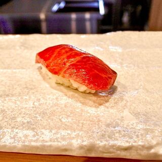 使用最好的季節性食材製作的壽司