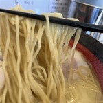 石臼玄麦自家製らーめん 丸竈 - 麺