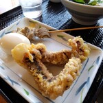 Kagawayahonten - おでん卵と牛筋、げそ揚げ
