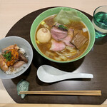 手打麺祭 かめ囲 - 特製亀セット（特製手打ち中華蕎麦・醤油＋炙り辛マヨ肉ごはん（ミニ））