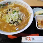 Taru Kko - みそラーメン　やさしい味噌スープです。冷奴とデザートのりんごもつきました。