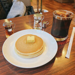 アポニー - サービスセット（ホットケーキ＋アイスコーヒー）＝850円