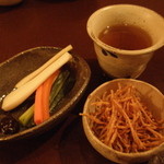 東風庵 - お通し２種と蕎麦茶
