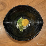 千陽 - 帆立と菜花とキウイの黄身酢がけ