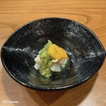 千陽 - 帆立と菜花とキウイの黄身酢がけ