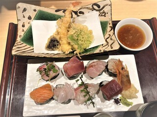 h Nihon Ryouri Totoyume - お昼の軍艦寿司と天ぷら膳２８００円