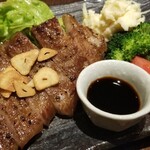岳志 - 黒毛和牛のステーキ