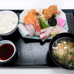 Uminosachiresutorambaikingu - 刺身＆エビフライ定食