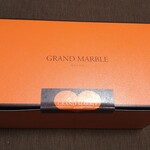 グランマーブル - 【外箱】
            シンプルなデザインながらオレンジが鮮やか。