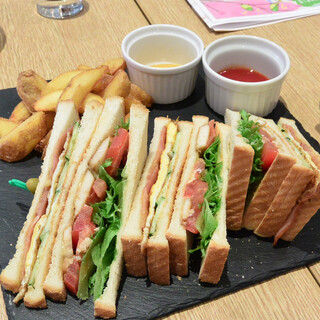 ロビーラウンジ 水の音_0