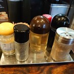 麺屋いちびり - 調味料たち