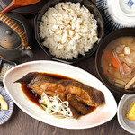 Uhee - 煮魚定食