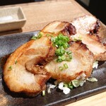 肉汁餃子のダンダダン - 炙りチャーシュー