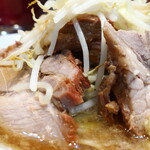 ラーメン二郎 - 豚の厚み