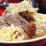ラーメン二郎 - ラーメン半分＋ニンニク多め＋ショウガ半分