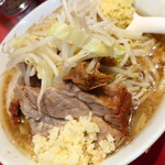 ラーメン二郎 - ラーメン半分＋ニンニク多め＋ショウガ半分