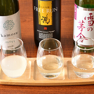 品嘗種類豐富的嚴選日本酒，品嘗對比套餐