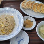 ぎょうざの満洲 - 炒飯と餃子のセット