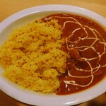 ニサ - 令和5年2月 ランチタイム
            唐揚げカレーライス 700円
            日替わりカレー(ごぼうチキンカレー)、ライス、唐揚げ3個、サラダ、ラッシー