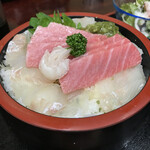 蛯寿し - 真ん中のトロがヤバい