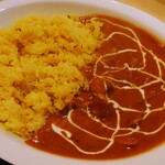 ニサ - 令和5年2月 ランチタイム
            唐揚げカレーライス 700円
            日替わりカレー(ごぼうチキンカレー)、ライス、唐揚げ3個、サラダ、ラッシー