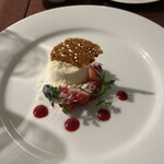 強羅 風の音 - ホワイトチョコのブラマンジェ。ベリー添え