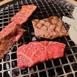 焼肉まんぐう - 牛カルビ & 牛サガリ