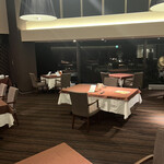 強羅 風の音 - 開放感あふれる店内