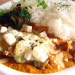 アプランティ - モッツァレラチーズとチキンティカマサラ880円、ライスは大、辛さ6番