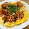 お好み焼き ももちゃん - 肉玉そば(税込900円)
・袋入り中太蒸し麺
・カープソース(毛利醸造所、少し辛め)
・焼き方:仕上げ前に強く数回ヘラで押さえる
・焼き上がりの形:やや乱雑な焼き上がり
・お皿で食べるのがスタンダード