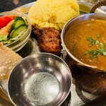 インド料理ムンバイ四谷店＋The India Tea House - 豆カレーセット（ターメリックライス）