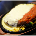 鶴商文庫 - ハンバーグの下にはヤングコーンやブロッコリーなど