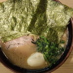 紫蔵 - らーめん大盛、味付玉子トッピング（上方から）