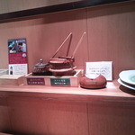 五十六屋 - 卓上には刺身醤油と特製ポン酢が置いてある。