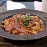 トリワイン ＰＩＫＯＳＨＨＨＵ - 自家製手打ち麺のパスタ タリアテッレ 芽きゃべつと鶏のボロネーゼ