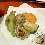 糀 - 天ぷら（1,560円の御膳につきます）のすり身？美味しい！