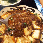 紅葉亭 - 辛めでお願いしました。山椒と唐辛子のきいた辛さ。豆豉のうまみもきいた豆腐ゴロゴロのマーボー豆腐