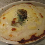 ガンボ＆オイスターバー - 牡蠣とチーズのクリームグラタン