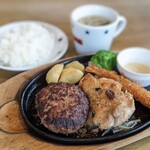 ステーキのどん - 日替わり(月) 935円 : ハンバーグ(130g) , チキン , エビフライ