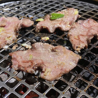 ホルモン焼肉 富や 栄店 - タン先