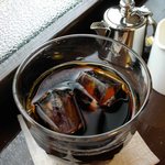 Raitohausu - アイスコーヒー 500円。深焙り豆をネルドリップで淹れています。