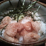 五十六屋 - ご飯の上に、地鶏の皮のパリパリ揚げが鎮座しておりますよ？(*ﾟ∀ﾟ)