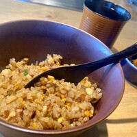 ニュー松坂 六本木店 - パラッとしたお味しっかりのガーリックライス