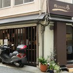 鮨ＤＩＮＩＮＧ 辰 - お店の入口です
