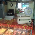 からあげらりあ - 内観写真:レトロな秤で計量してます。